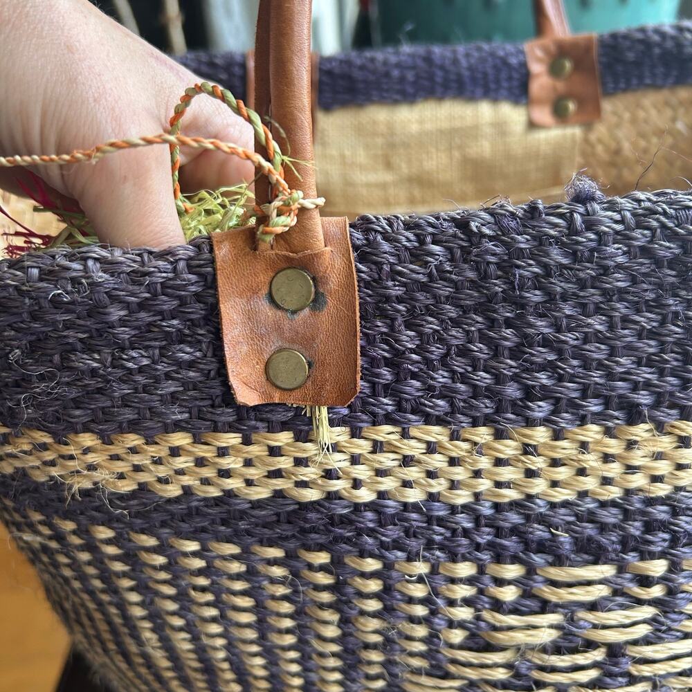 Mar Y Sol navy and cream jute Rafia straw bag leather handles pom-poms beach - Picture 3 of 13